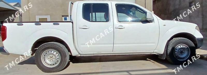 Nissan Navara 2012 - 160 000 TMT - Мары - img 4