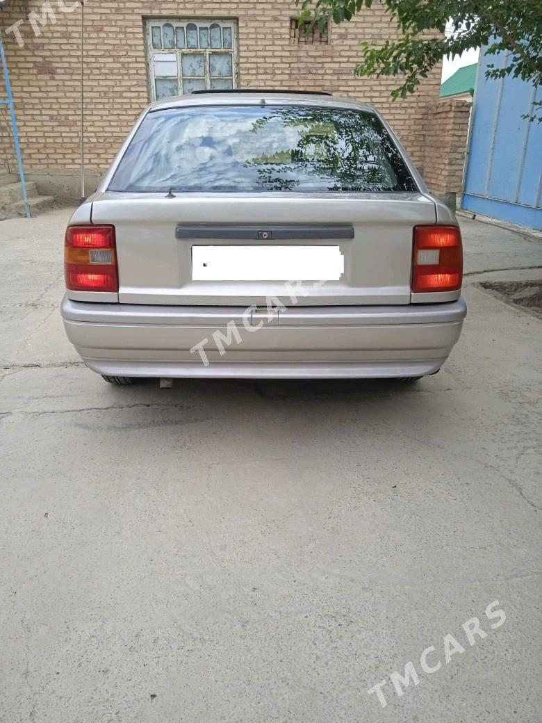 Opel Vectra 1992 - 28 000 TMT - Бахарден - img 4