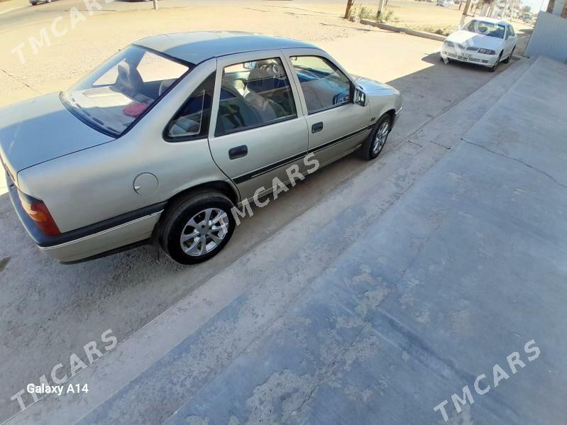 Opel Vectra 1990 - 25 000 TMT - Гурбансолтан Едже - img 4