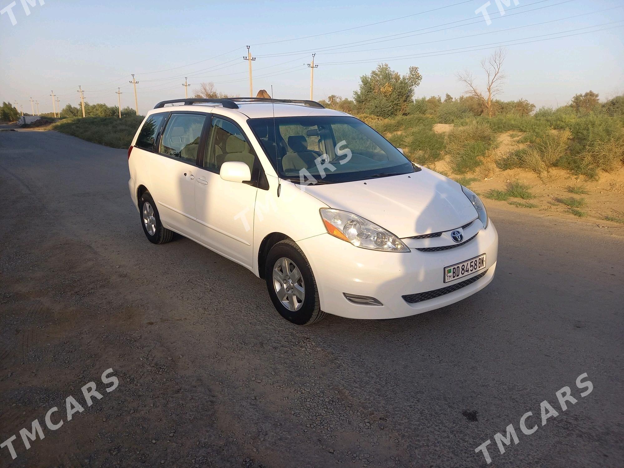 Toyota Sienna 2004 - 152 000 TMT - Aşgabat - img 2