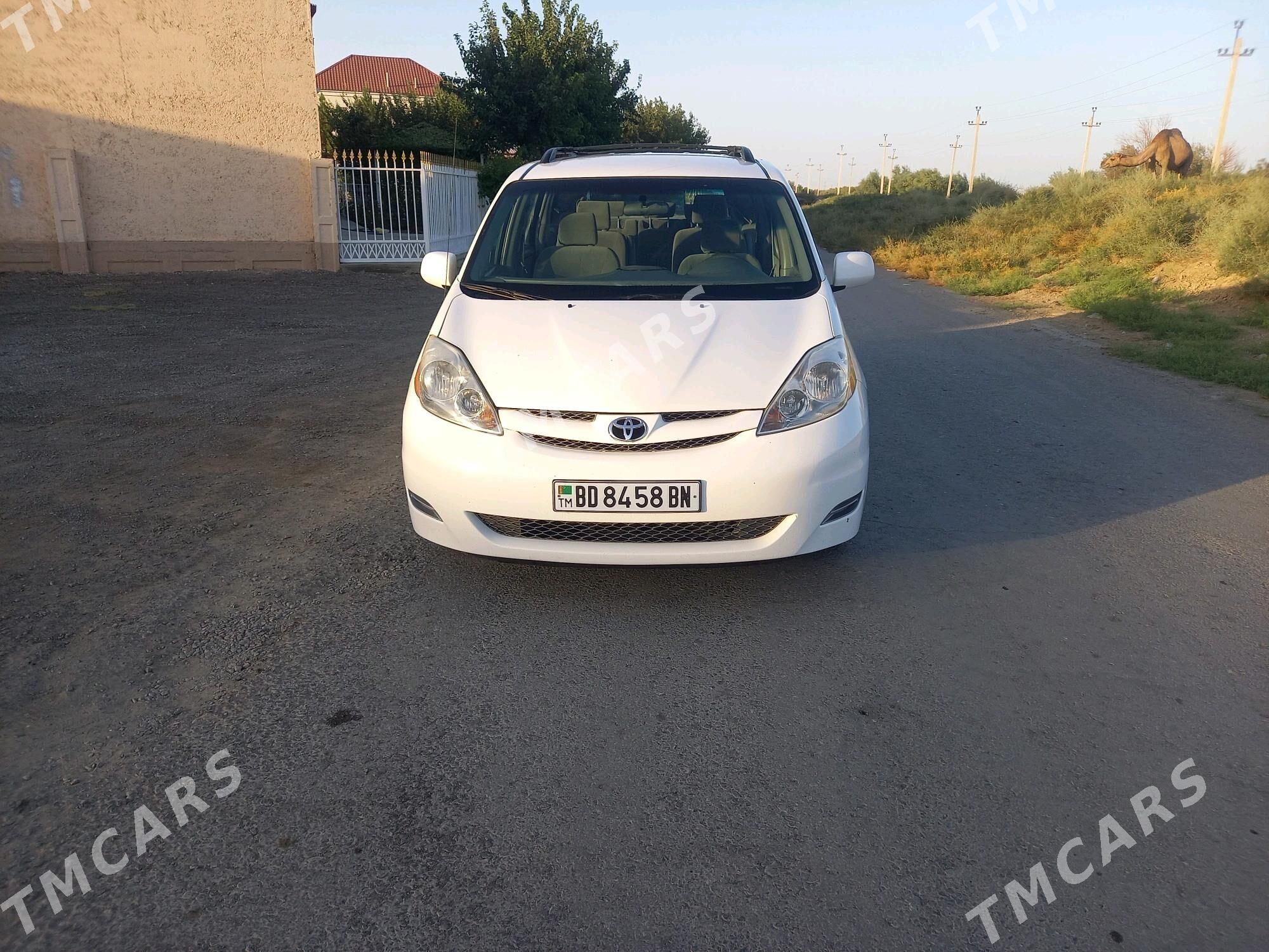 Toyota Sienna 2004 - 152 000 TMT - Aşgabat - img 3