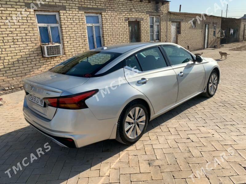 Nissan Altima 2019 - 300 000 TMT - Baýramaly - img 5