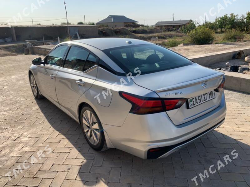 Nissan Altima 2019 - 300 000 TMT - Baýramaly - img 6