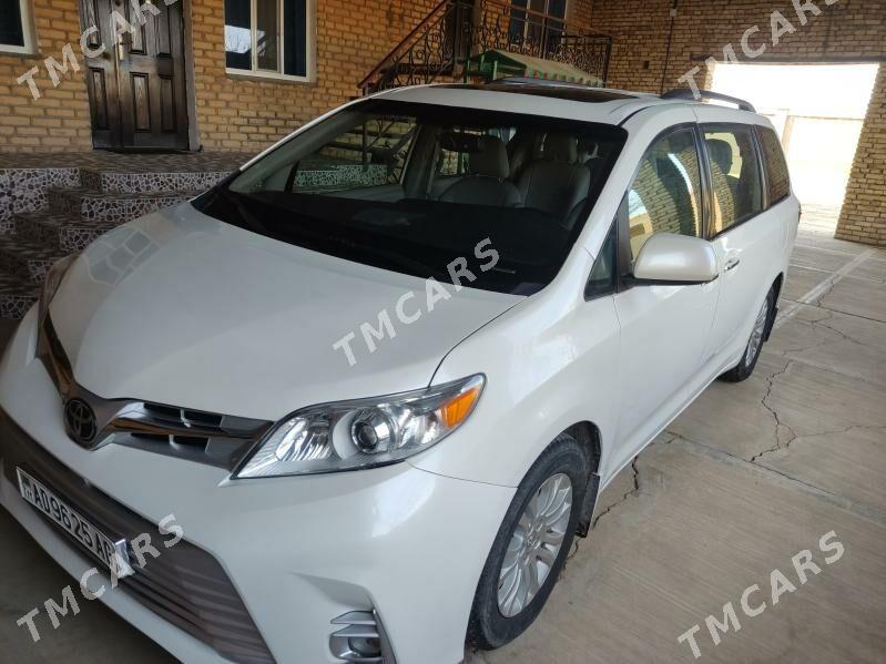 Toyota Sienna 2018 - 360 000 TMT - Baýramaly - img 5