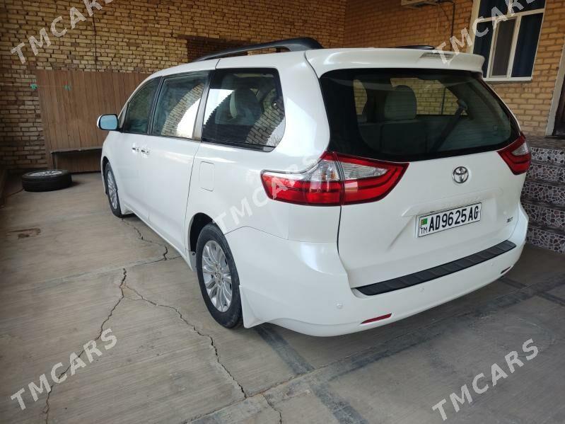 Toyota Sienna 2018 - 360 000 TMT - Байрамали - img 4