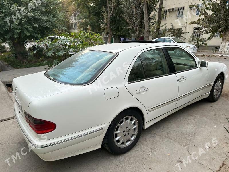 Mercedes-Benz E320 2001 - 125 000 TMT - Ким район - img 4