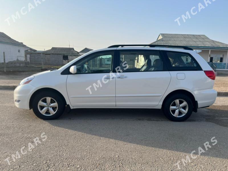 Toyota Sienna 2009 - 230 000 TMT - Эсенгулы - img 3