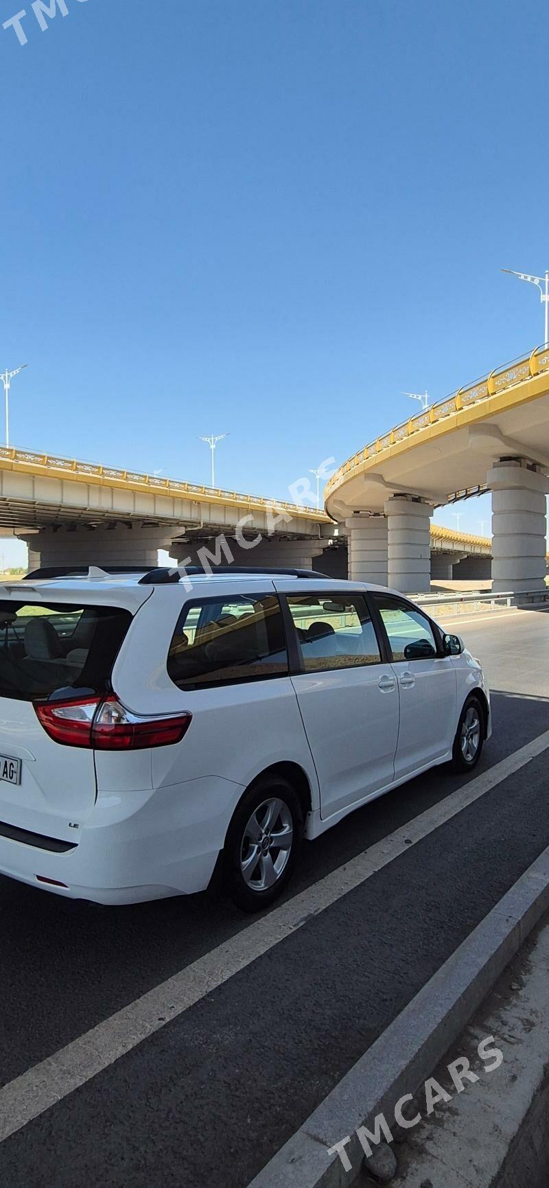 Toyota Sienna 2019 - 365 000 TMT - Aşgabat - img 5