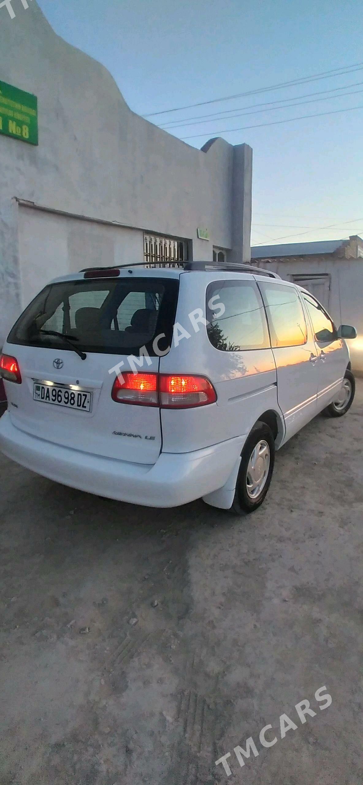 Toyota Sienna 2001 - 130 000 TMT - Türkmenbaşy etr. - img 4