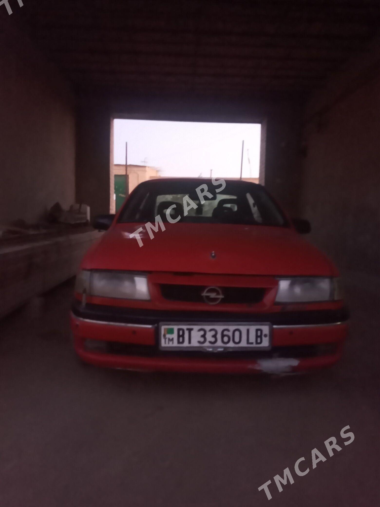 Opel Vectra 1989 - 25 000 TMT - Фарап - img 2