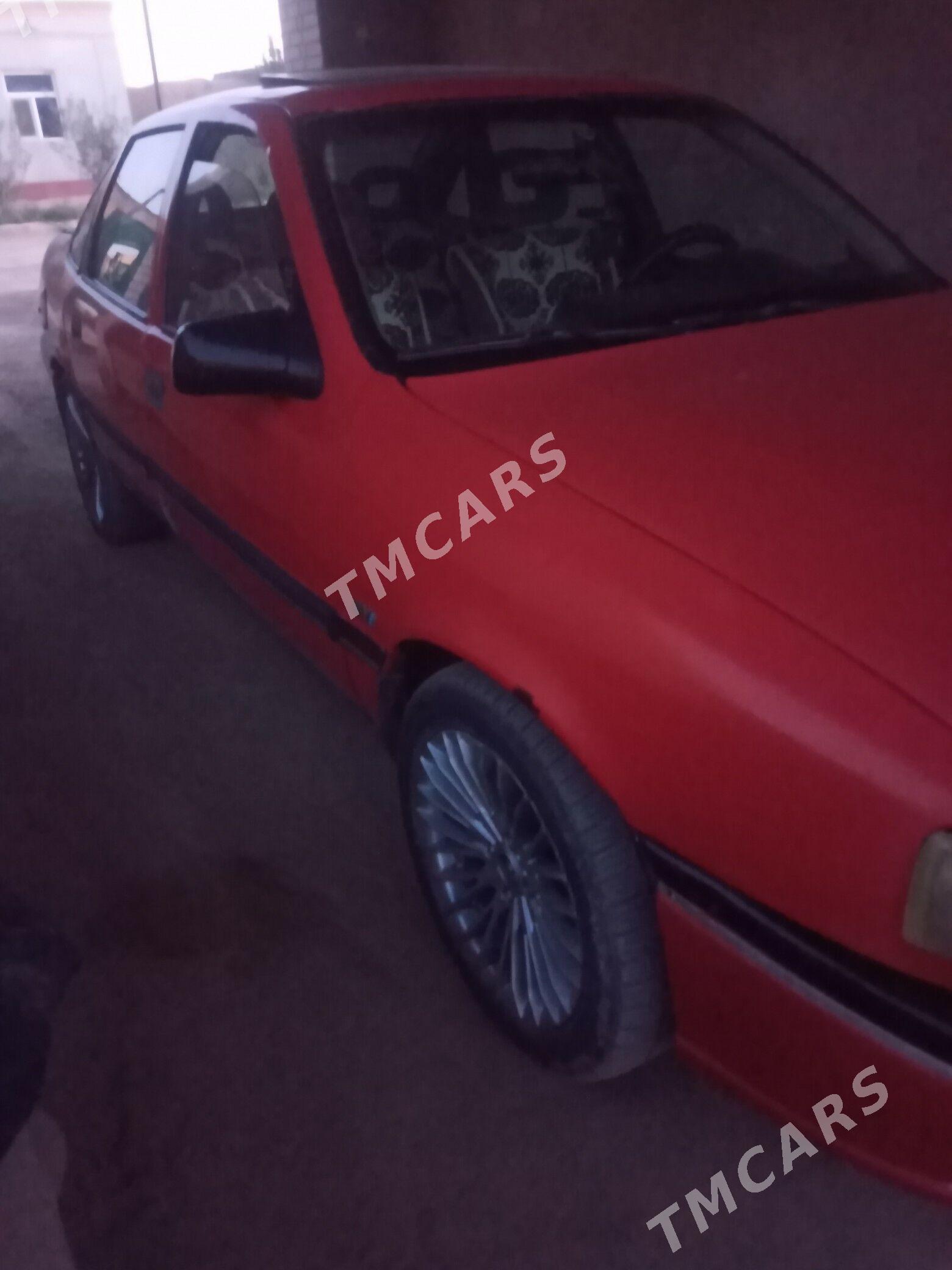 Opel Vectra 1989 - 25 000 TMT - Farap - img 3