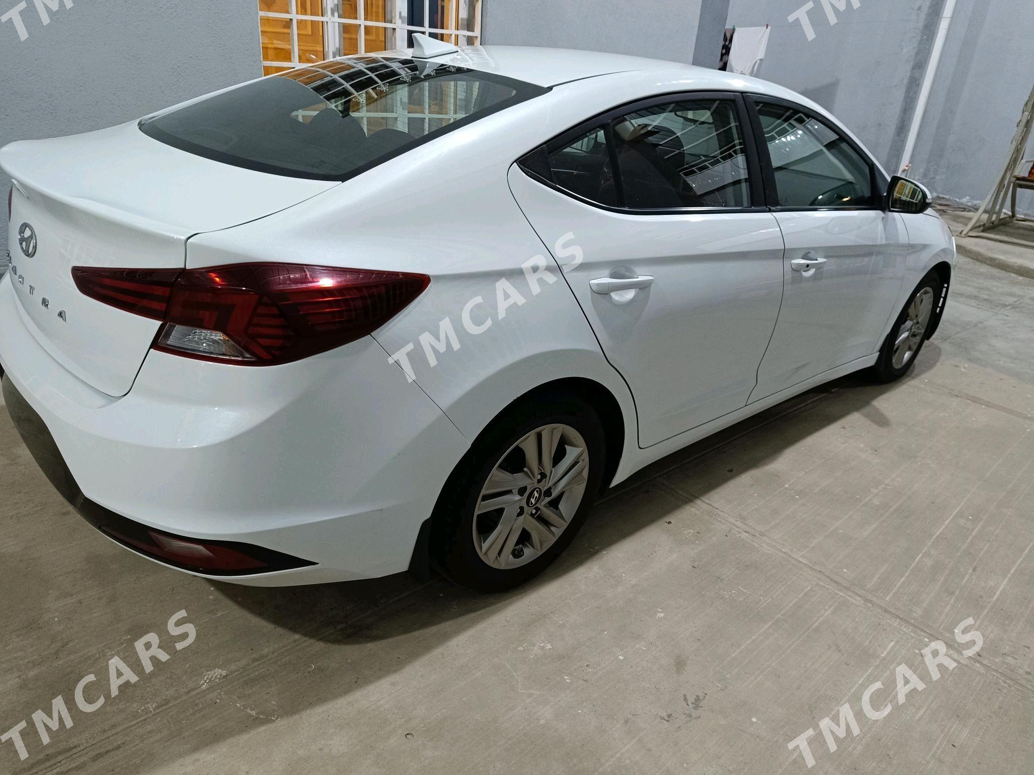 Hyundai Elantra 2019 - 260 000 TMT - Аркадаг - img 3