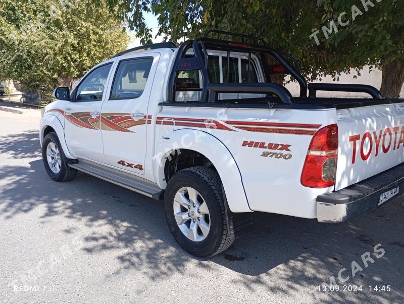 Toyota Hilux 2013 - 270 000 TMT - Türkmenabat - img 2