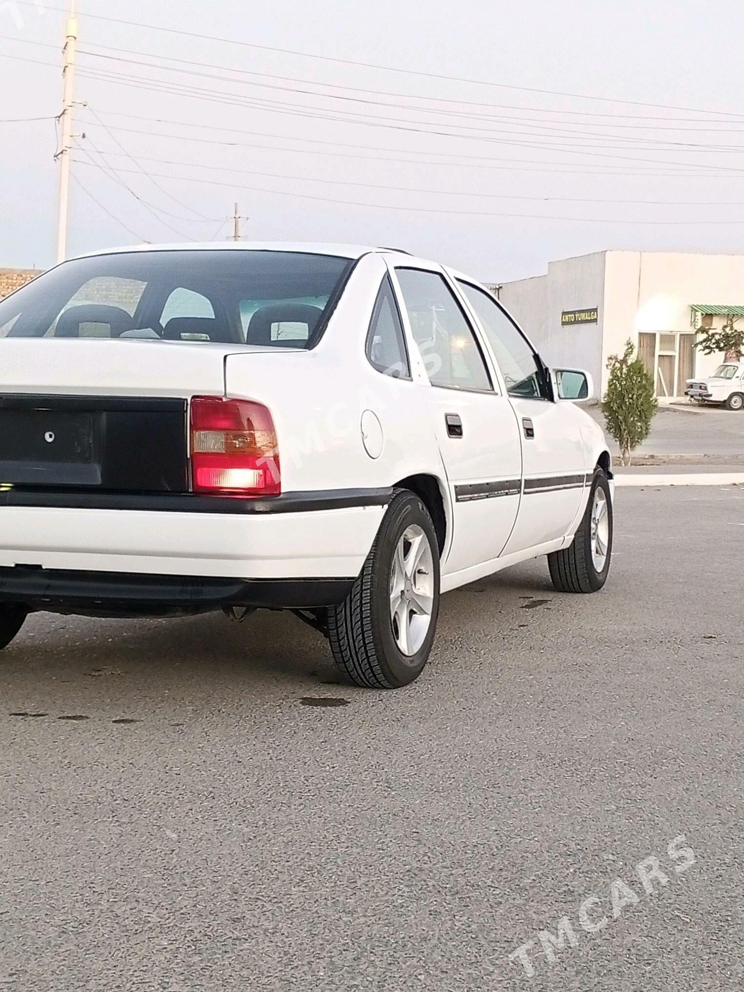 Opel Vectra 1993 - 27 500 TMT - Бахарден - img 5