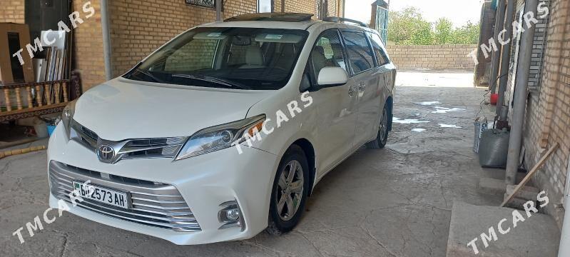 Toyota Sienna 2017 - 395 000 TMT - Кака - img 3