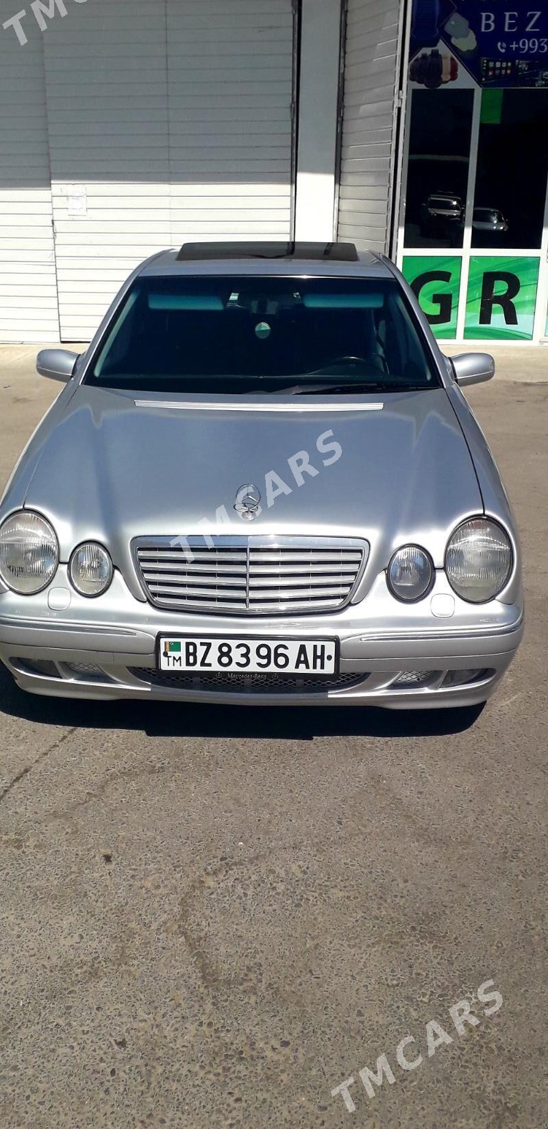 Mercedes-Benz E320 2000 - 140 000 TMT - Анев - img 4