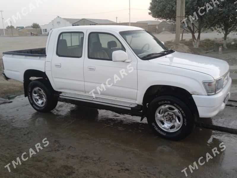 Toyota Hilux 2001 - 86 000 TMT - Balkanabat - img 2