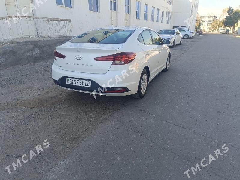 Hyundai Elantra 2019 - 178 000 TMT - Туркменабат - img 3