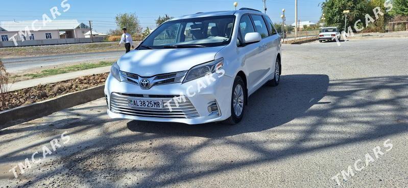 Toyota Sienna 2016 - 330 000 TMT - Мары - img 6