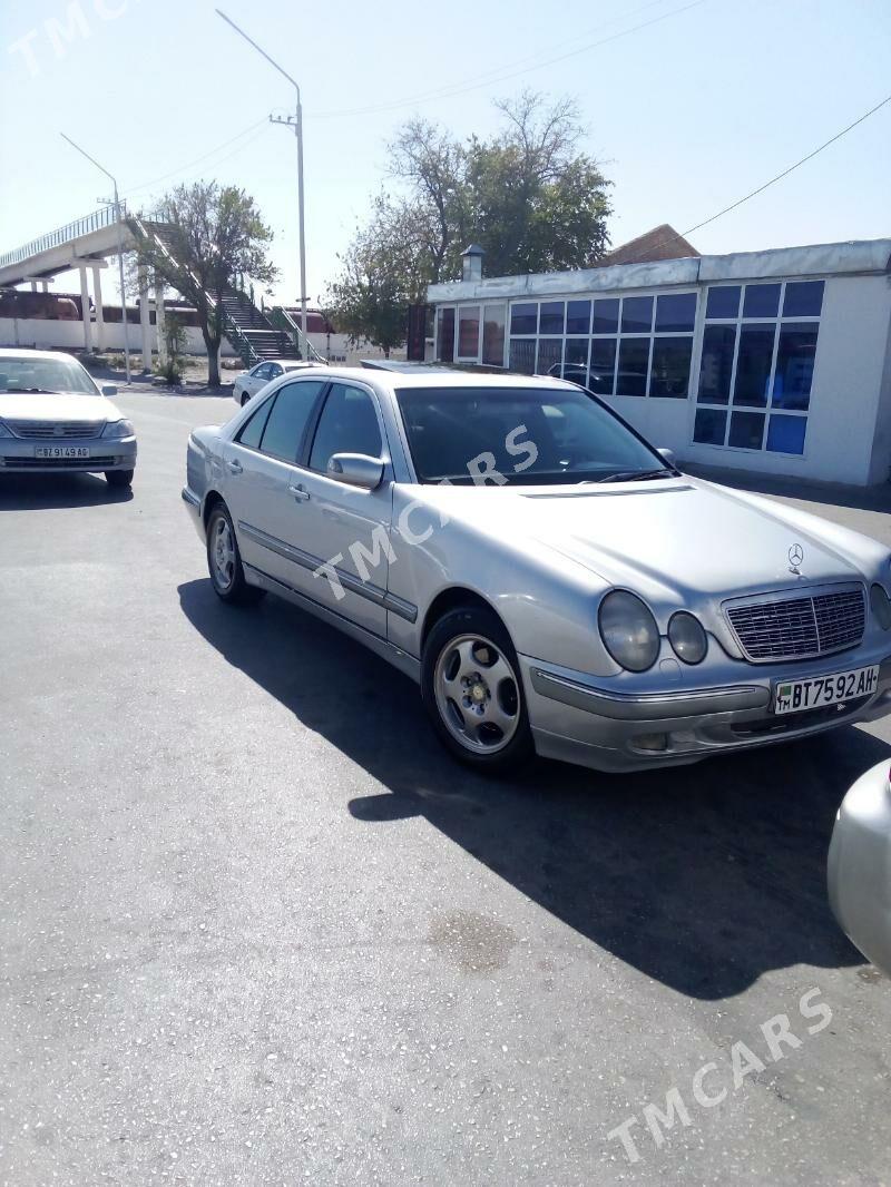 Mercedes-Benz W212 2000 - 100 000 TMT - Балканабат - img 4