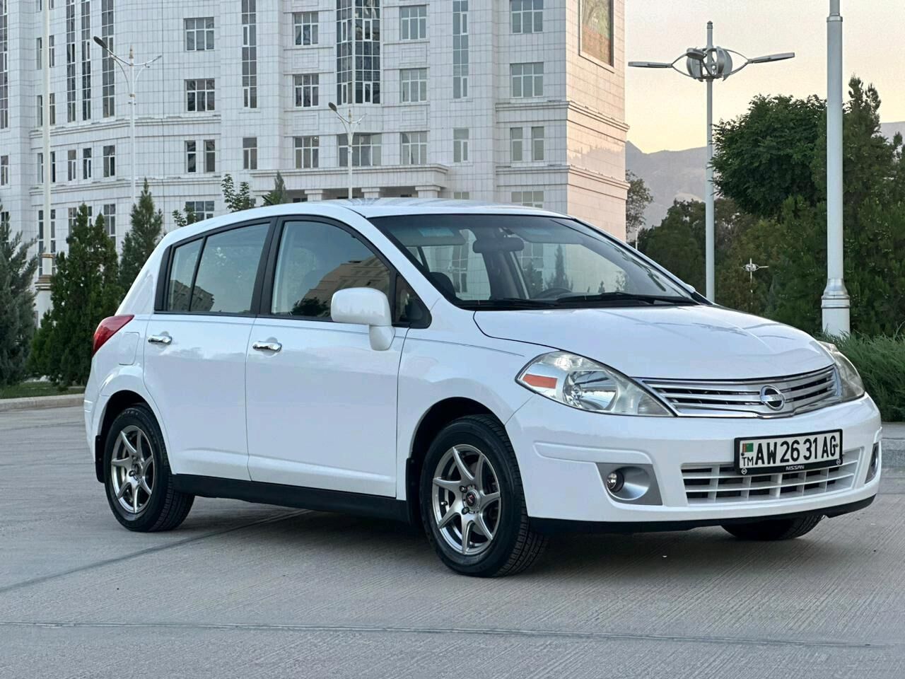 Nissan Versa 2010 - 114 000 TMT - Ашхабад - img 2