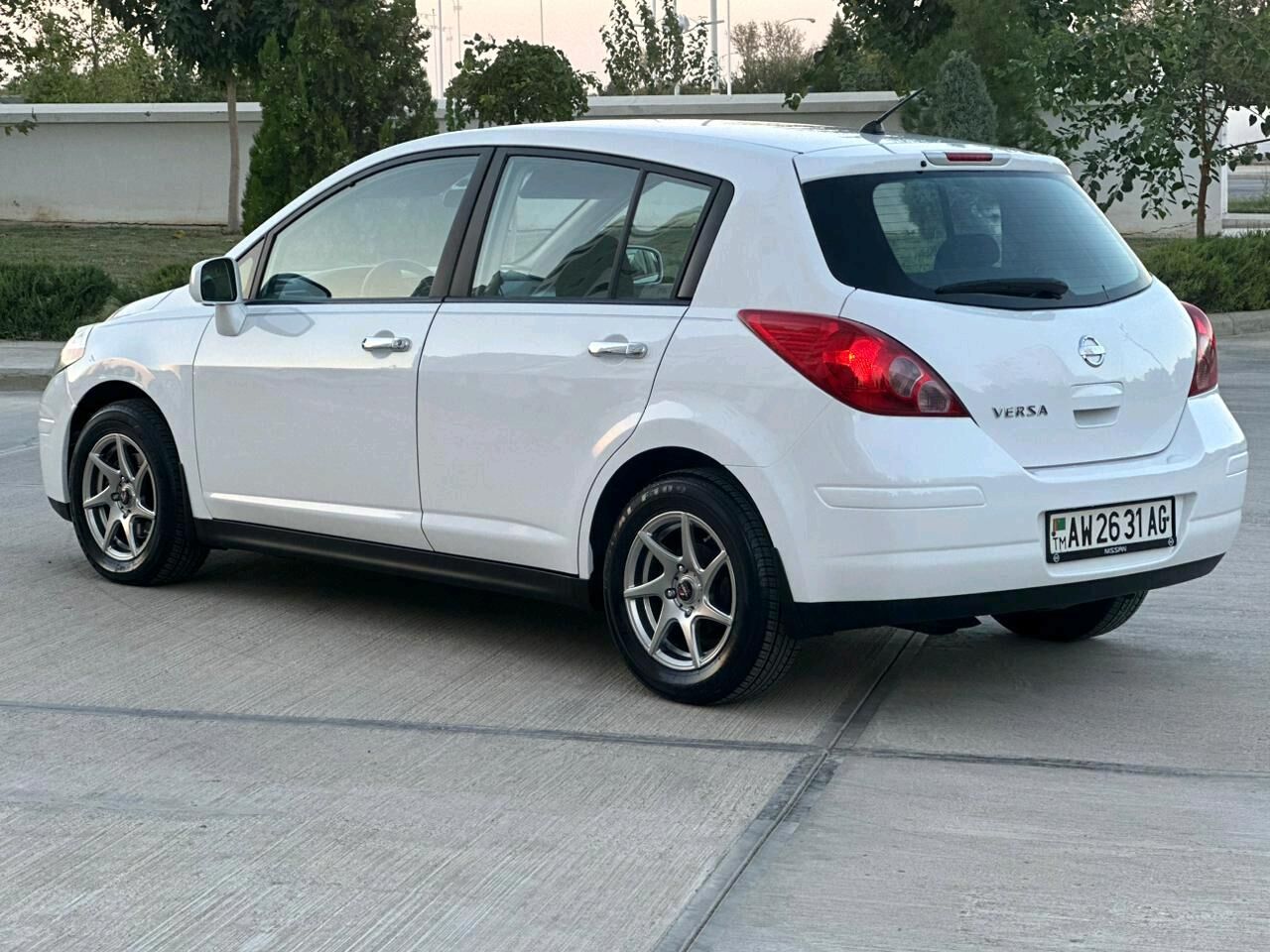 Nissan Versa 2010 - 114 000 TMT - Aşgabat - img 4