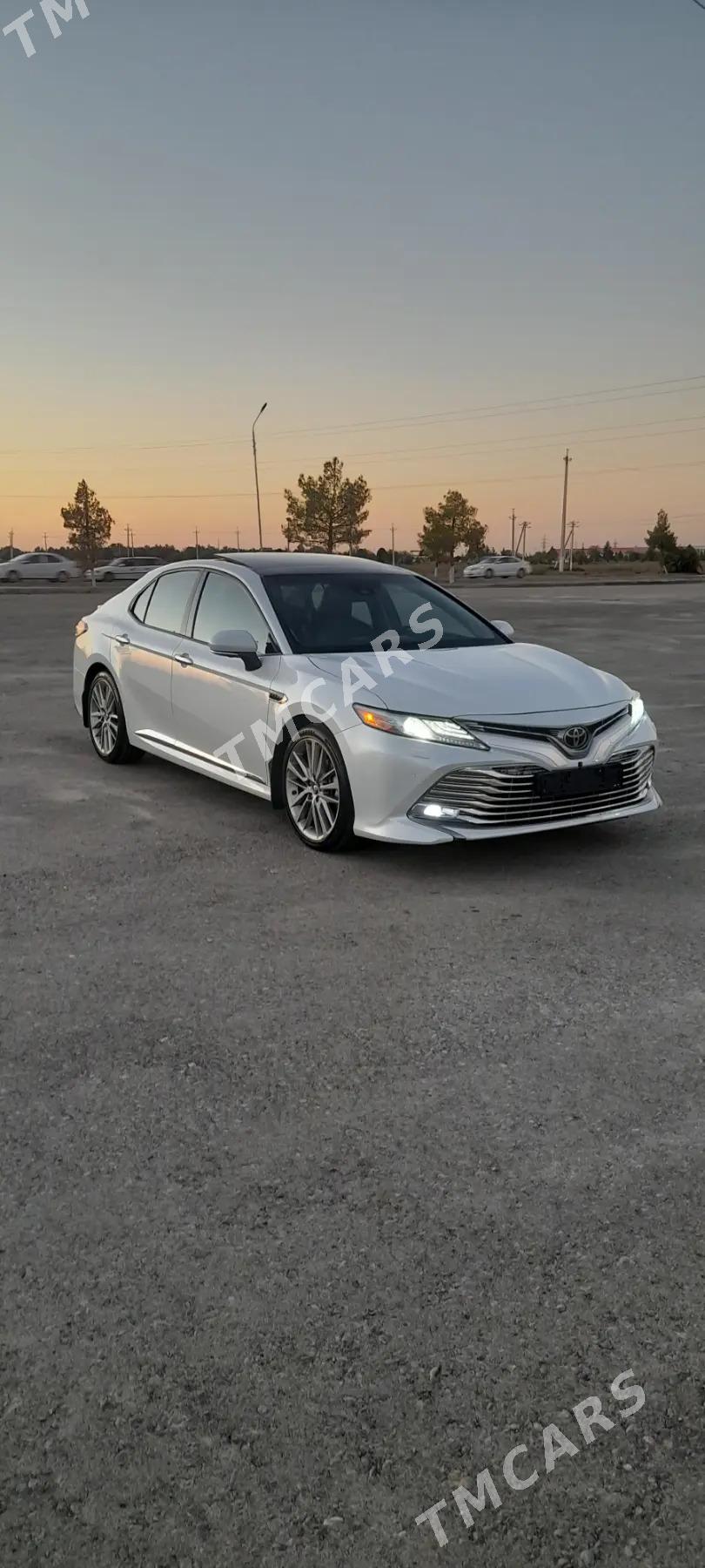 Toyota Camry 2018 - 458 000 TMT - Ýalkym - img 3