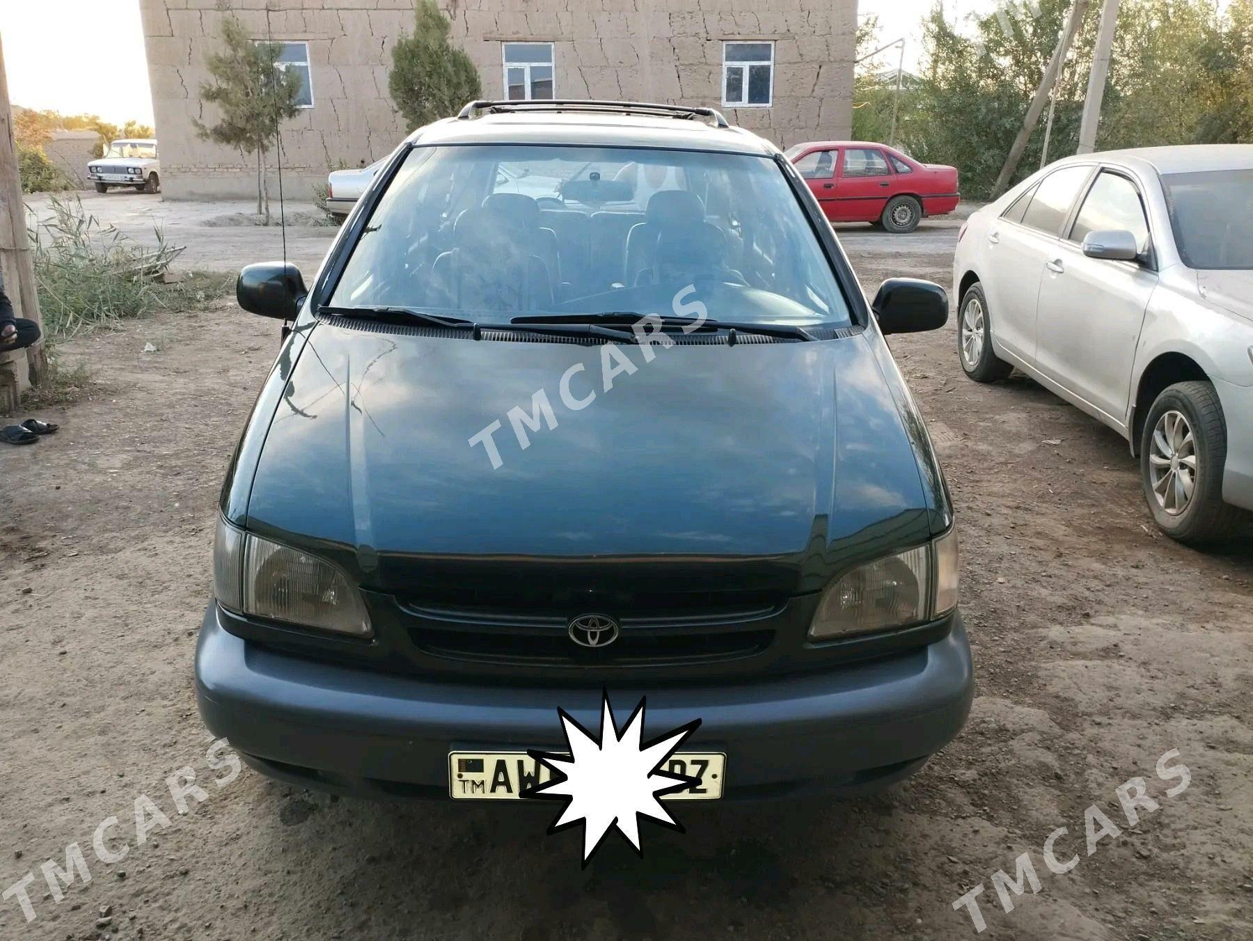 Toyota Sienna 2000 - 150 000 TMT - Кёнеургенч - img 4