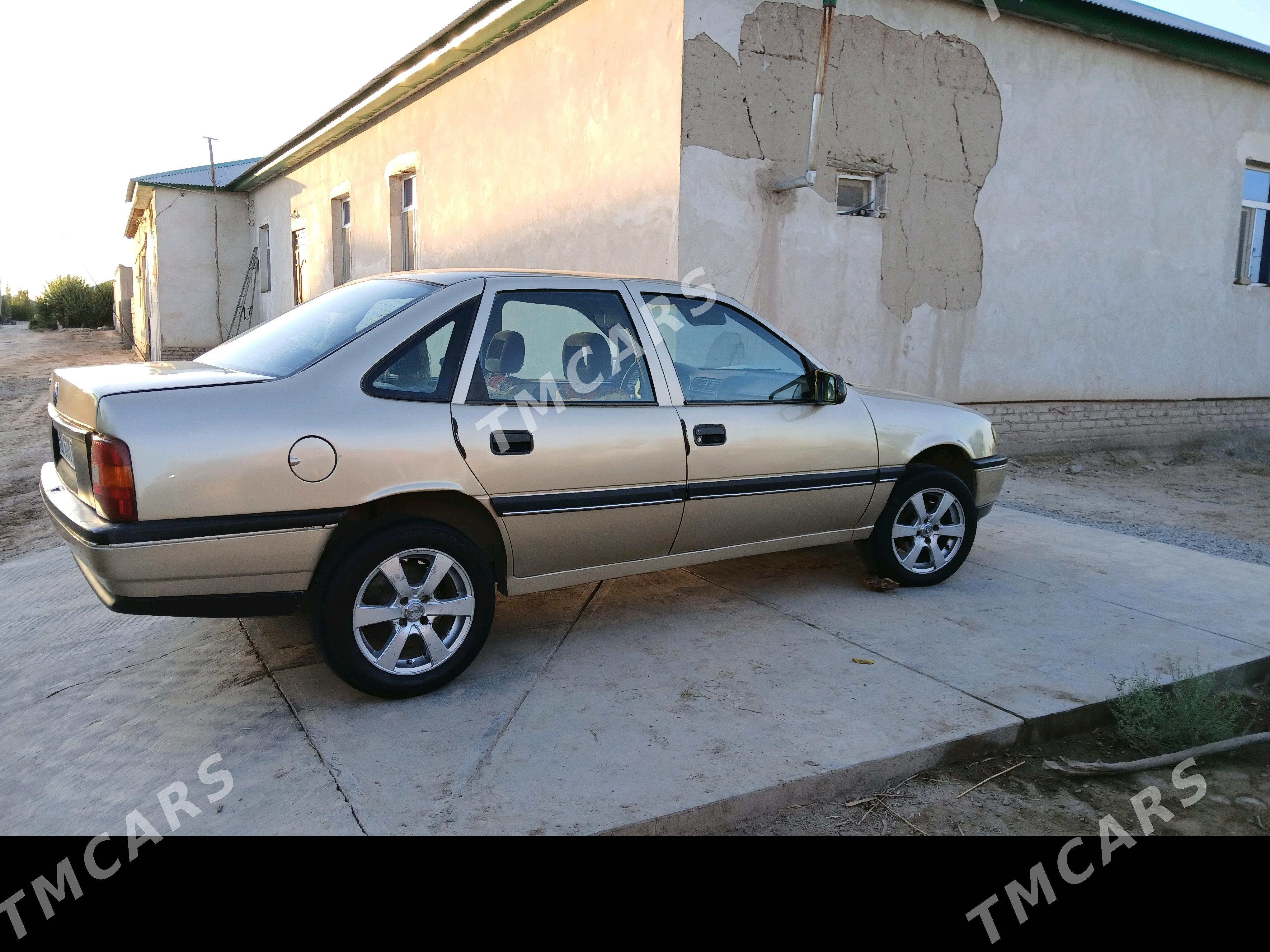 Opel Vectra 1990 - 25 000 TMT - Дашогуз - img 3