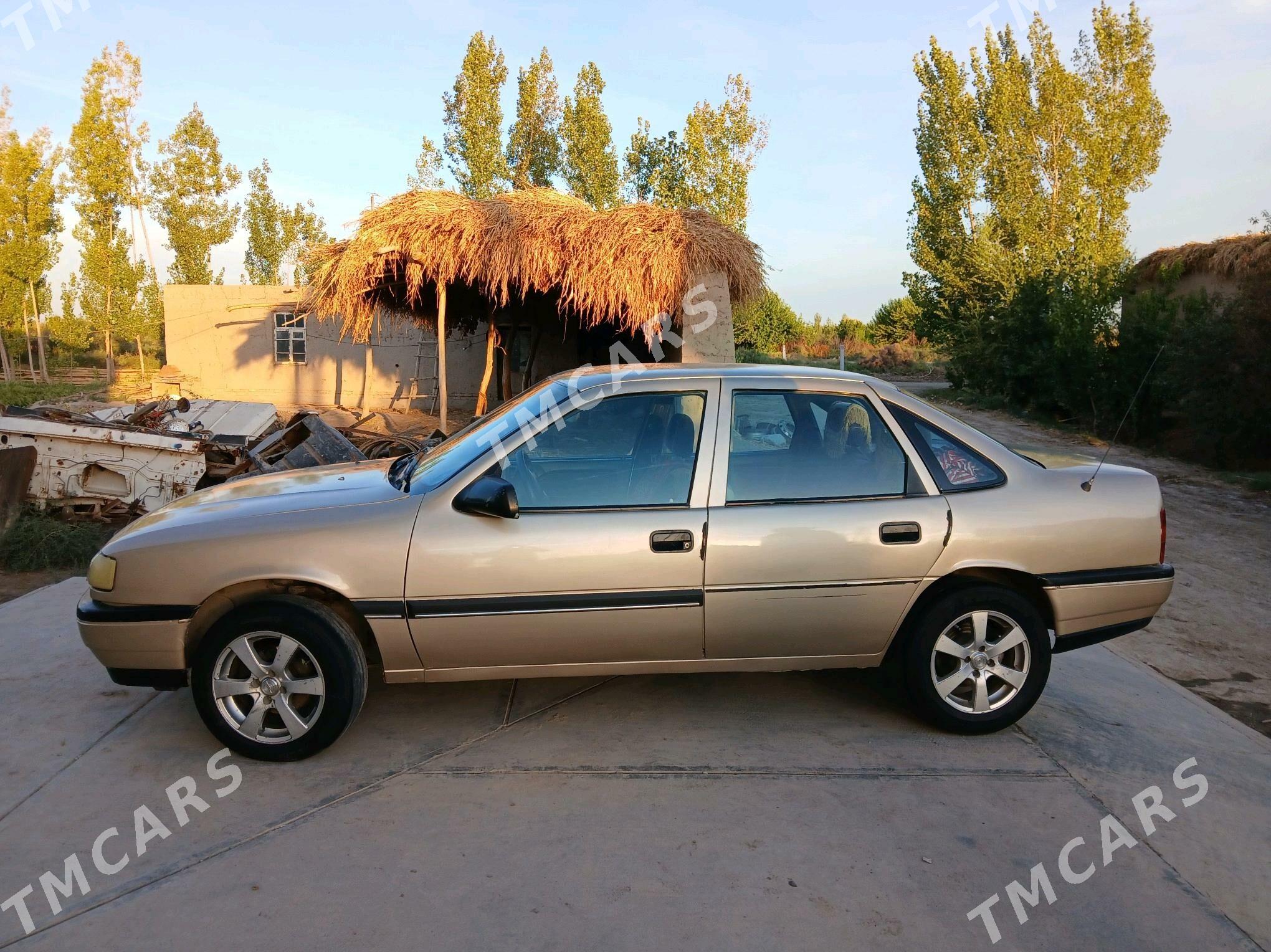 Opel Vectra 1990 - 25 000 TMT - Дашогуз - img 4