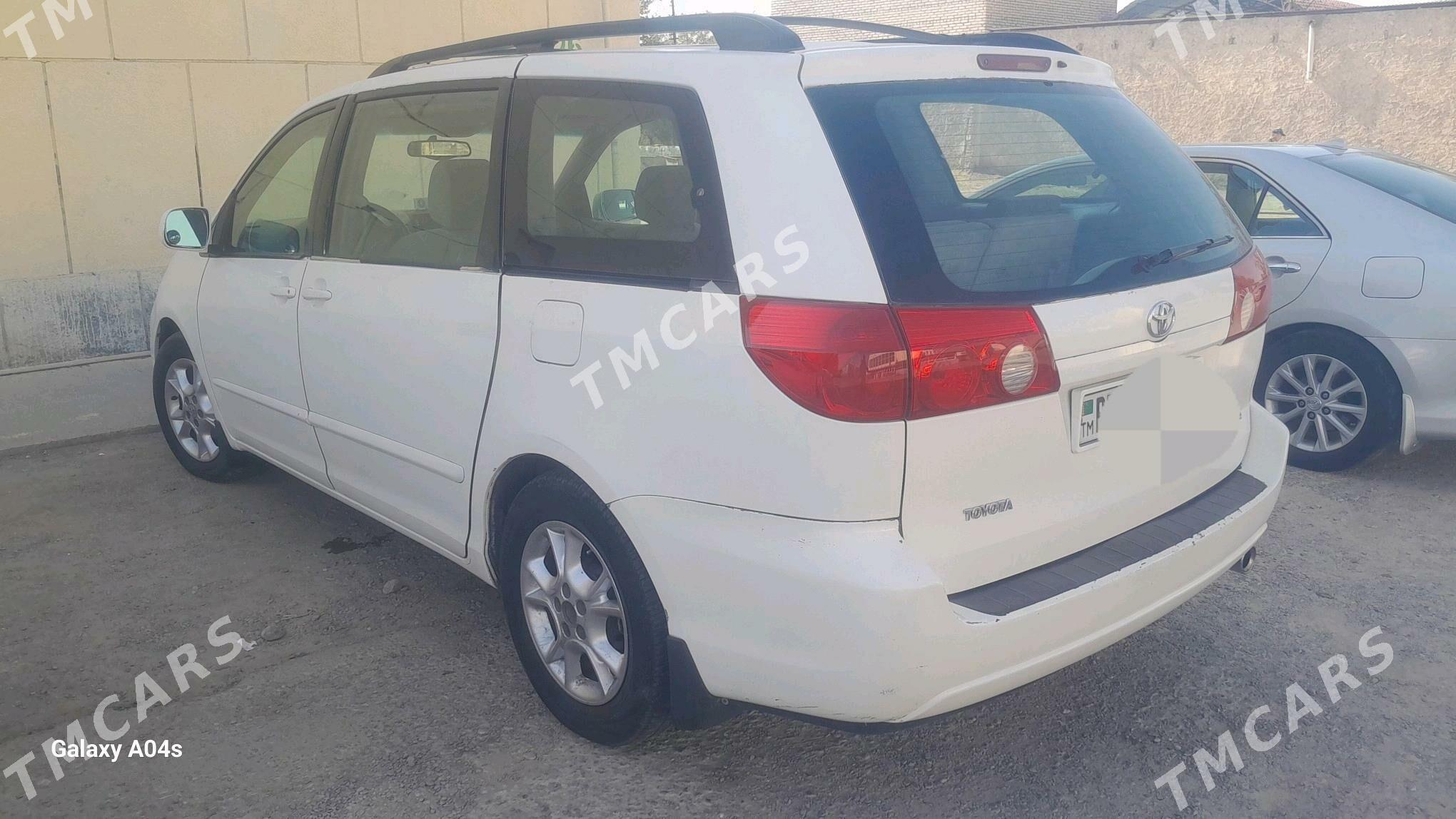 Toyota Sienna 2009 - 200 000 TMT - Багир - img 3