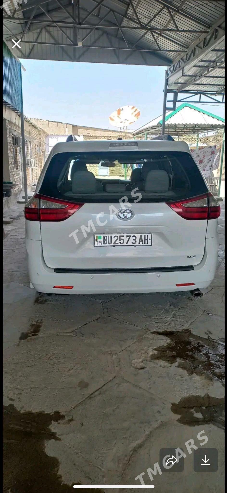 Toyota Sienna 2017 - 390 000 TMT - Aşgabat - img 2