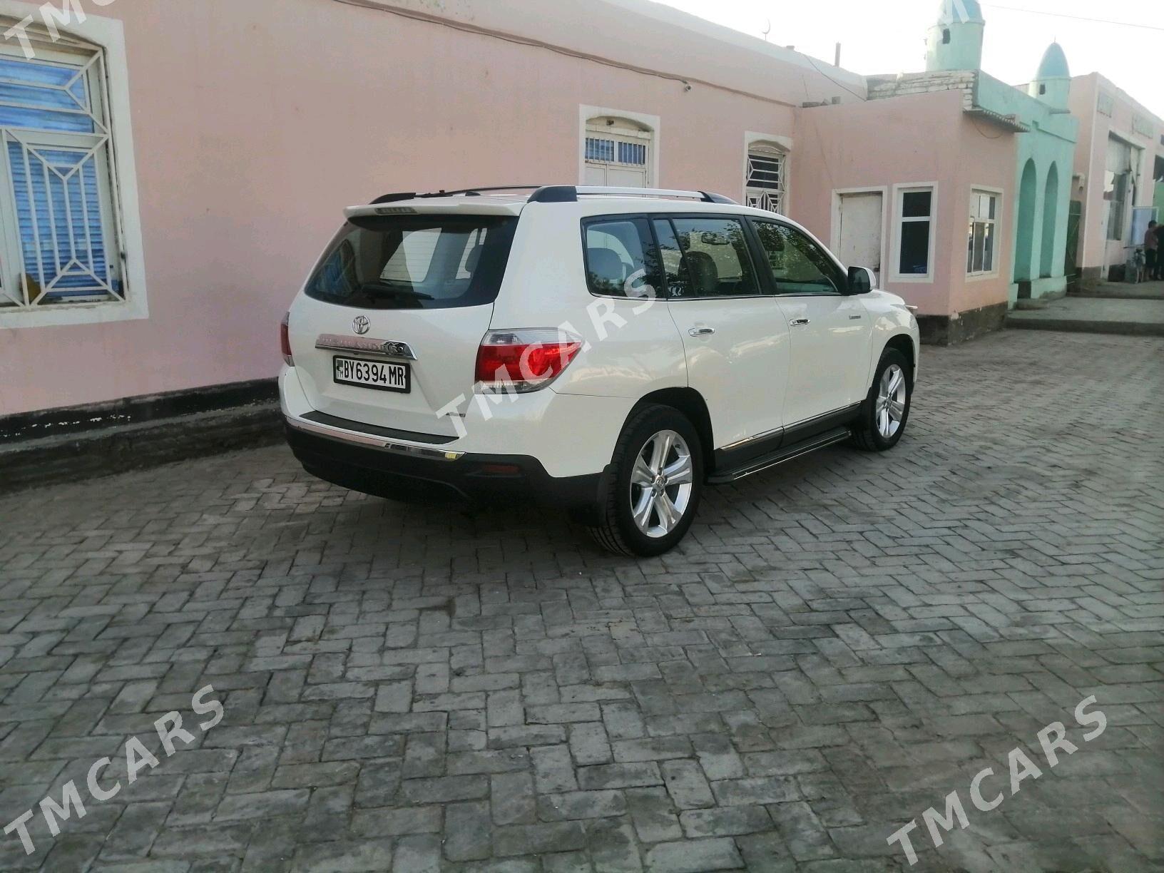 Toyota Highlander 2011 - 305 000 TMT - Байрамали - img 5