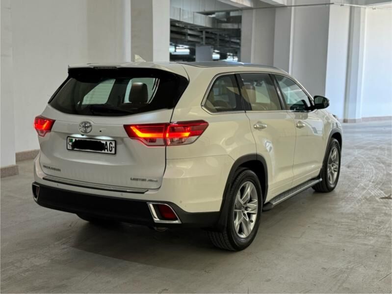 Toyota Highlander 2018 - 604 000 TMT - Ашхабад - img 2