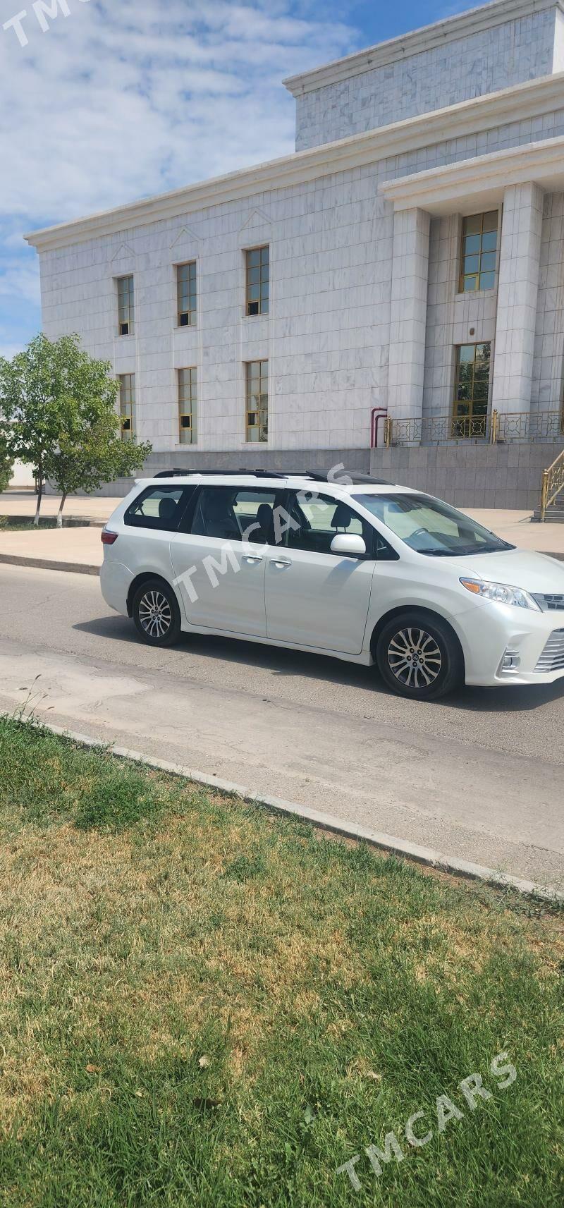 Toyota Sienna 2019 - 400 000 TMT - Daşoguz - img 9