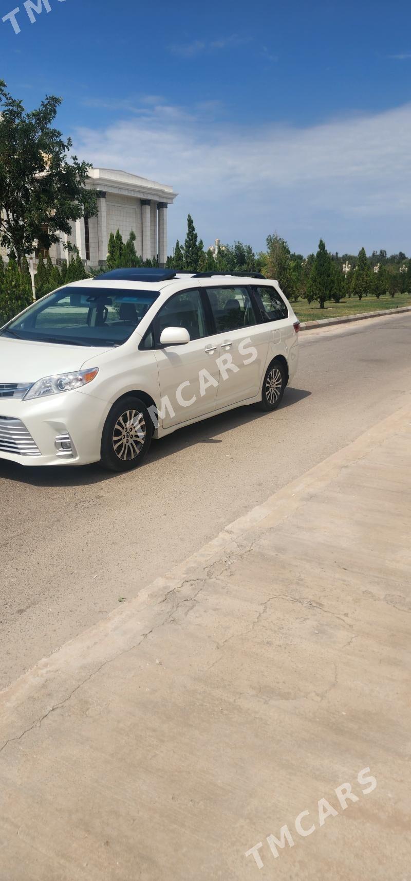 Toyota Sienna 2019 - 400 000 TMT - Daşoguz - img 10