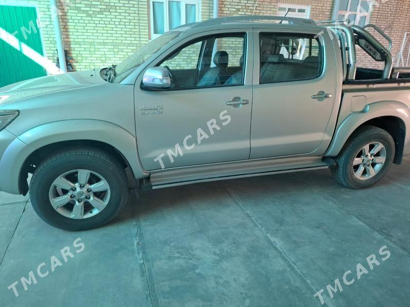 Toyota Hilux 2014 - 400 000 TMT - Тязе заман - img 3