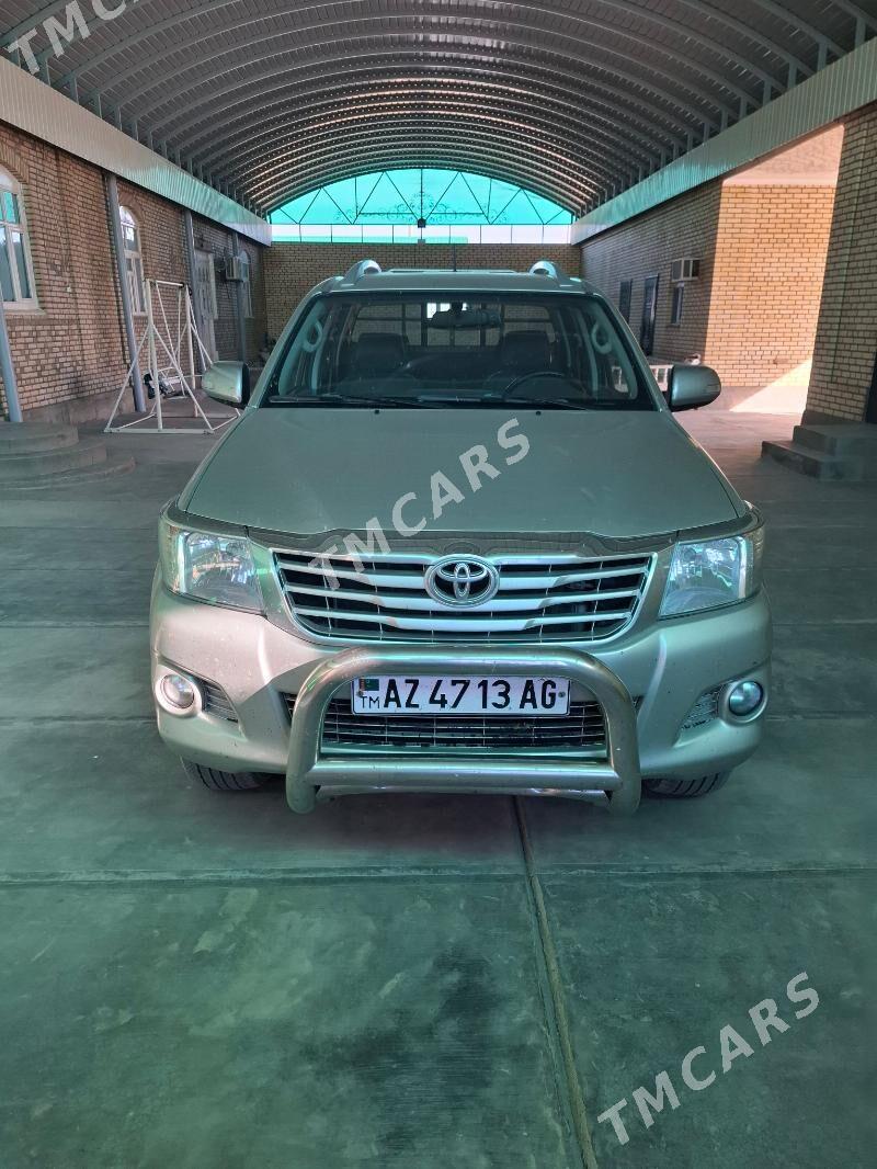 Toyota Hilux 2014 - 400 000 TMT - Täze zaman - img 2