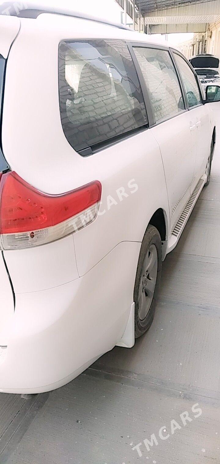 Toyota Sienna 2012 - 265 000 TMT - Туркменабат - img 3