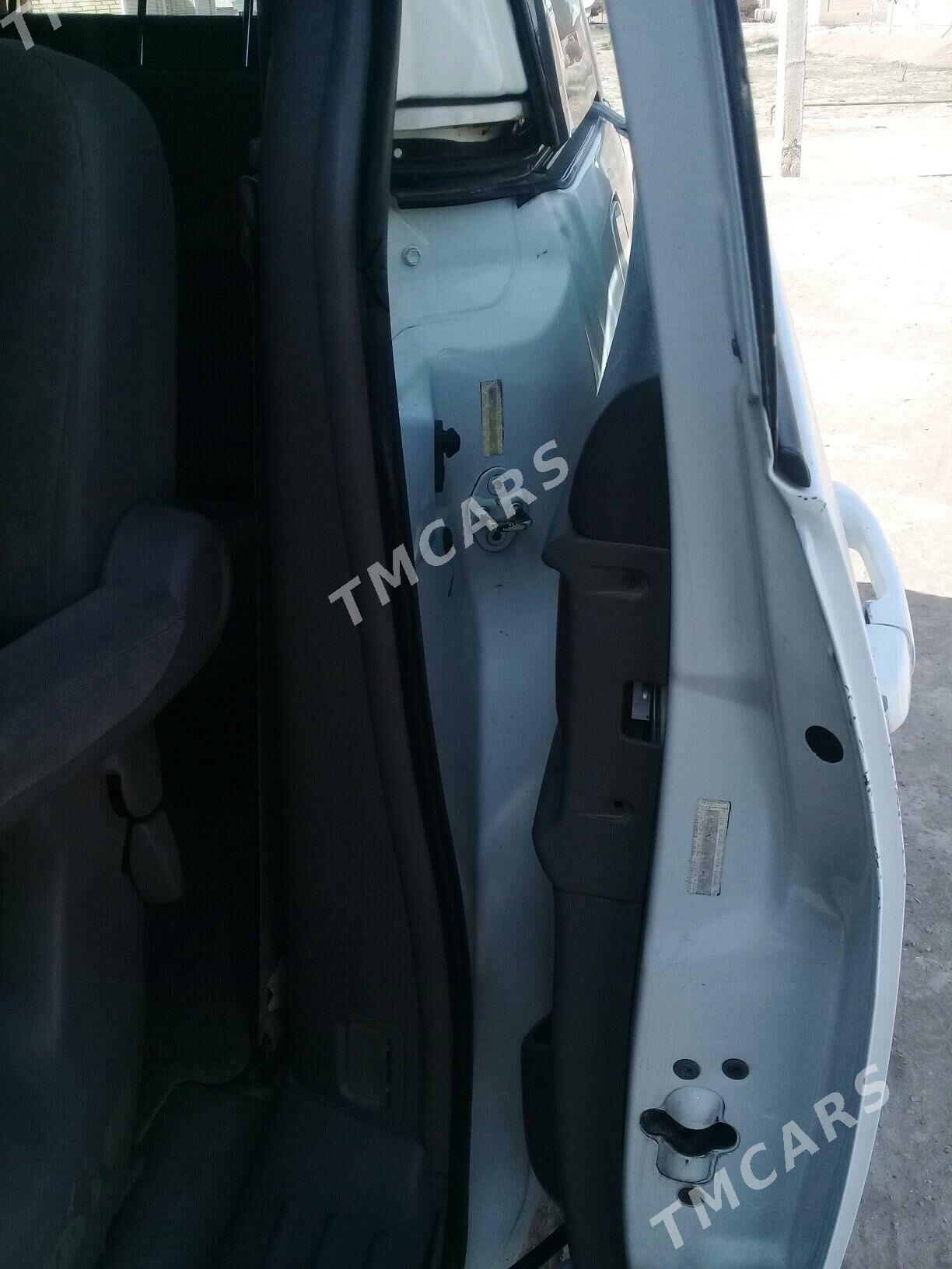 Toyota Sienna 2004 - 154 000 TMT - Сакарчага - img 8