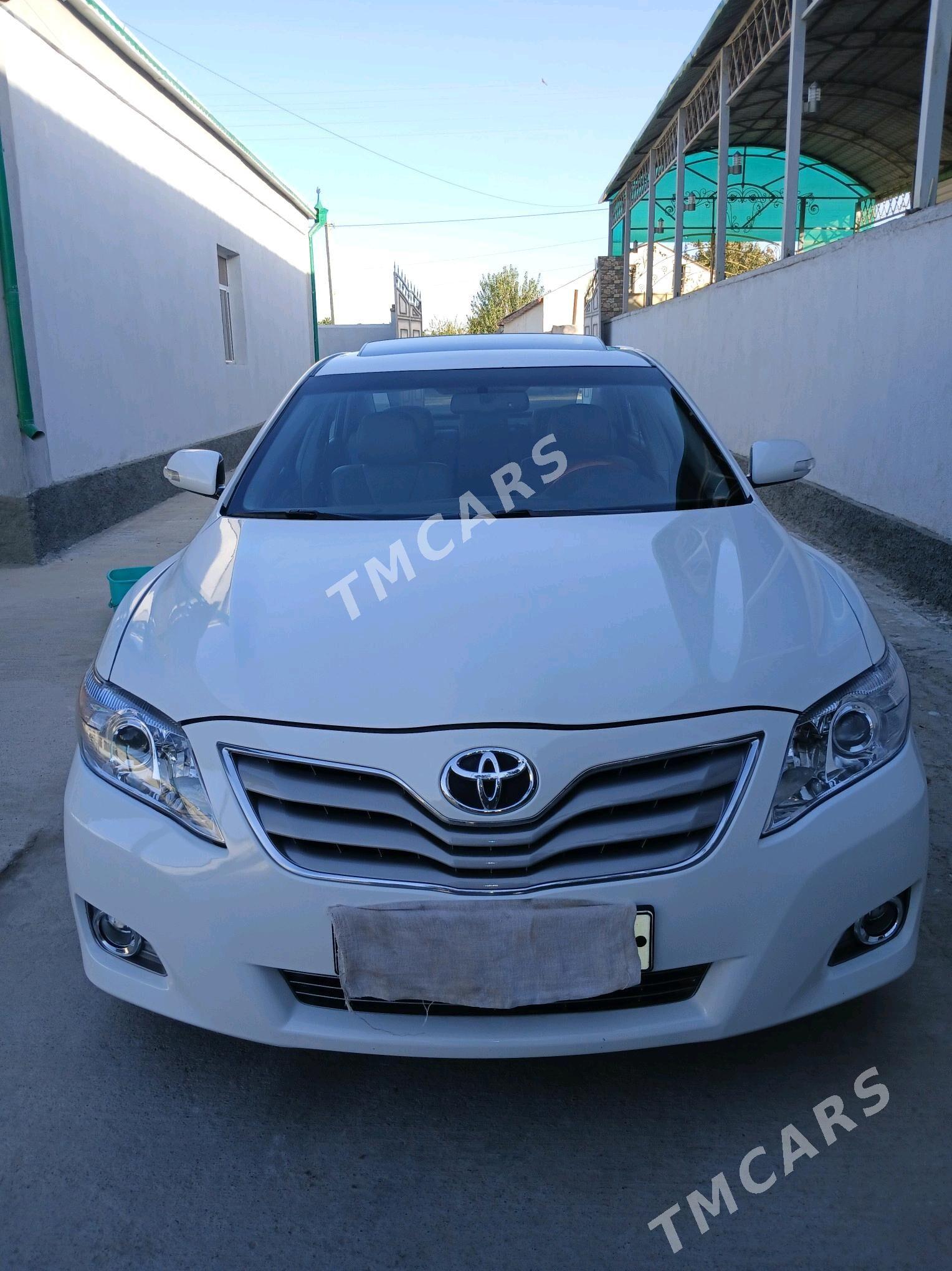 Toyota Camry 2010 - 180 000 TMT - Кака - img 2