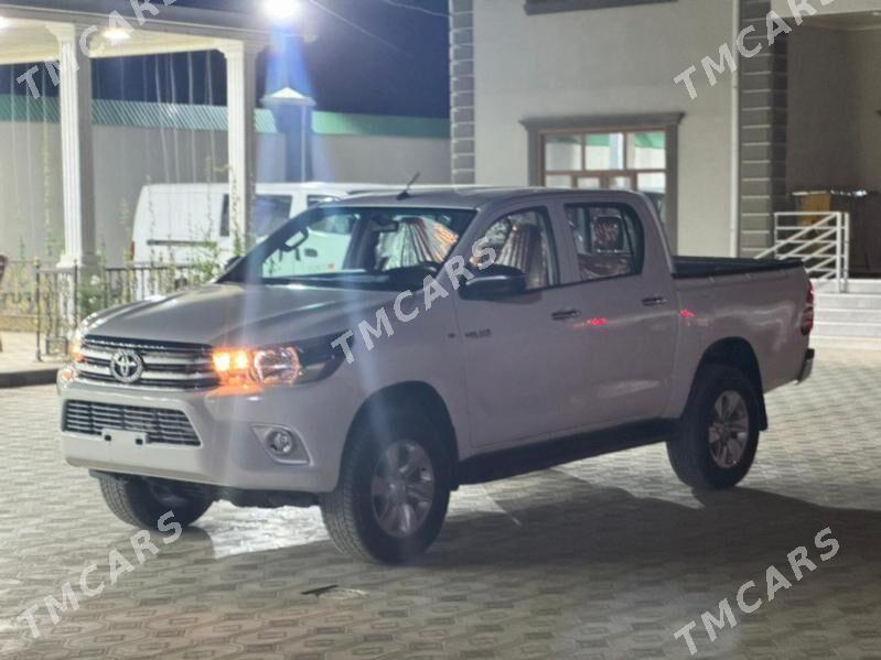 Toyota Hilux 2021 - 420 000 TMT - Мары - img 5