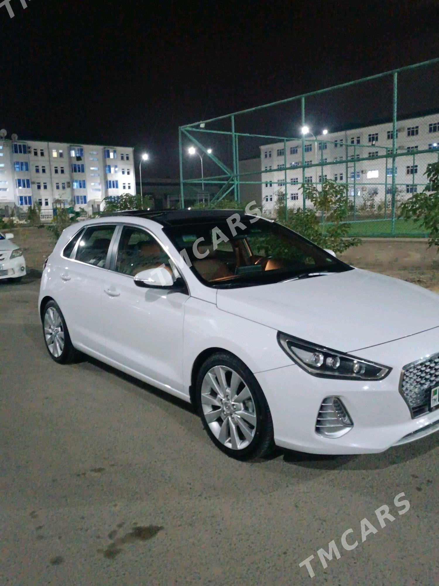 Hyundai Elantra GT 2017 - 250 000 TMT - Бузмеин - img 2