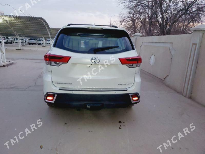 Toyota Highlander 2017 - 500 000 TMT - Байрамали - img 2