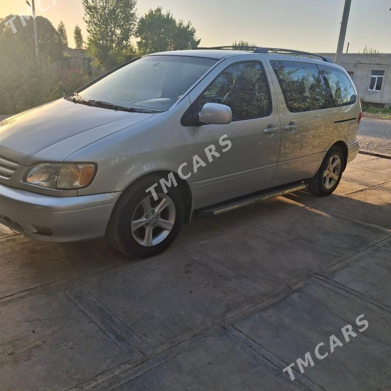 Toyota Sienna 2002 - 150 000 TMT - Фарап - img 4