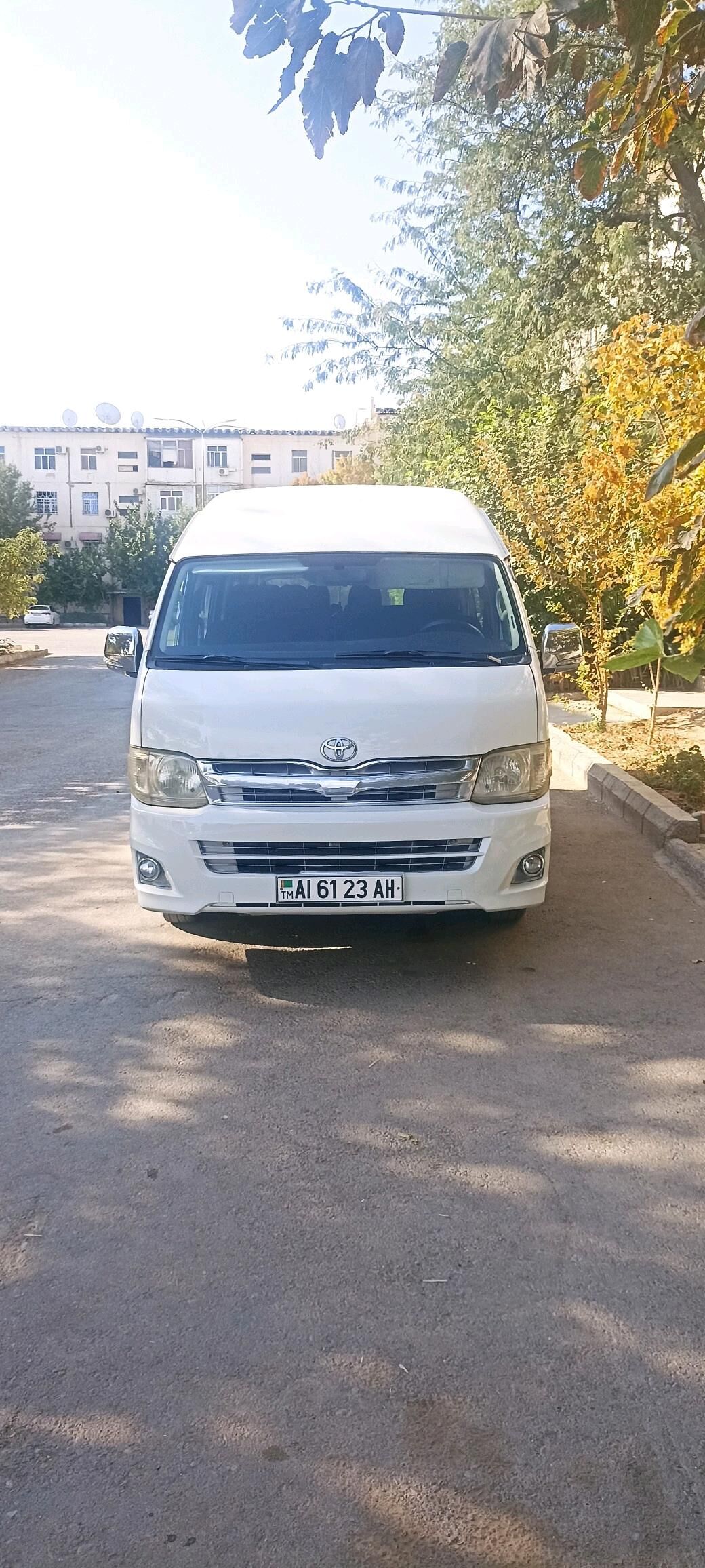 Toyota Hiace 2011 - 355 000 TMT - Ак-Бугдайский этрап - img 4