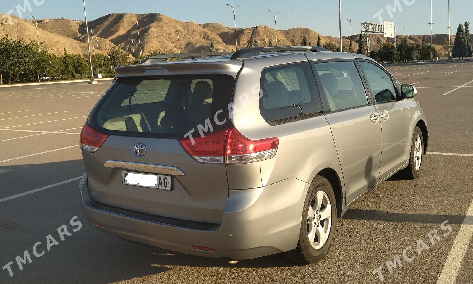 Toyota Sienna 2011 - 265 000 TMT - Aşgabat - img 4