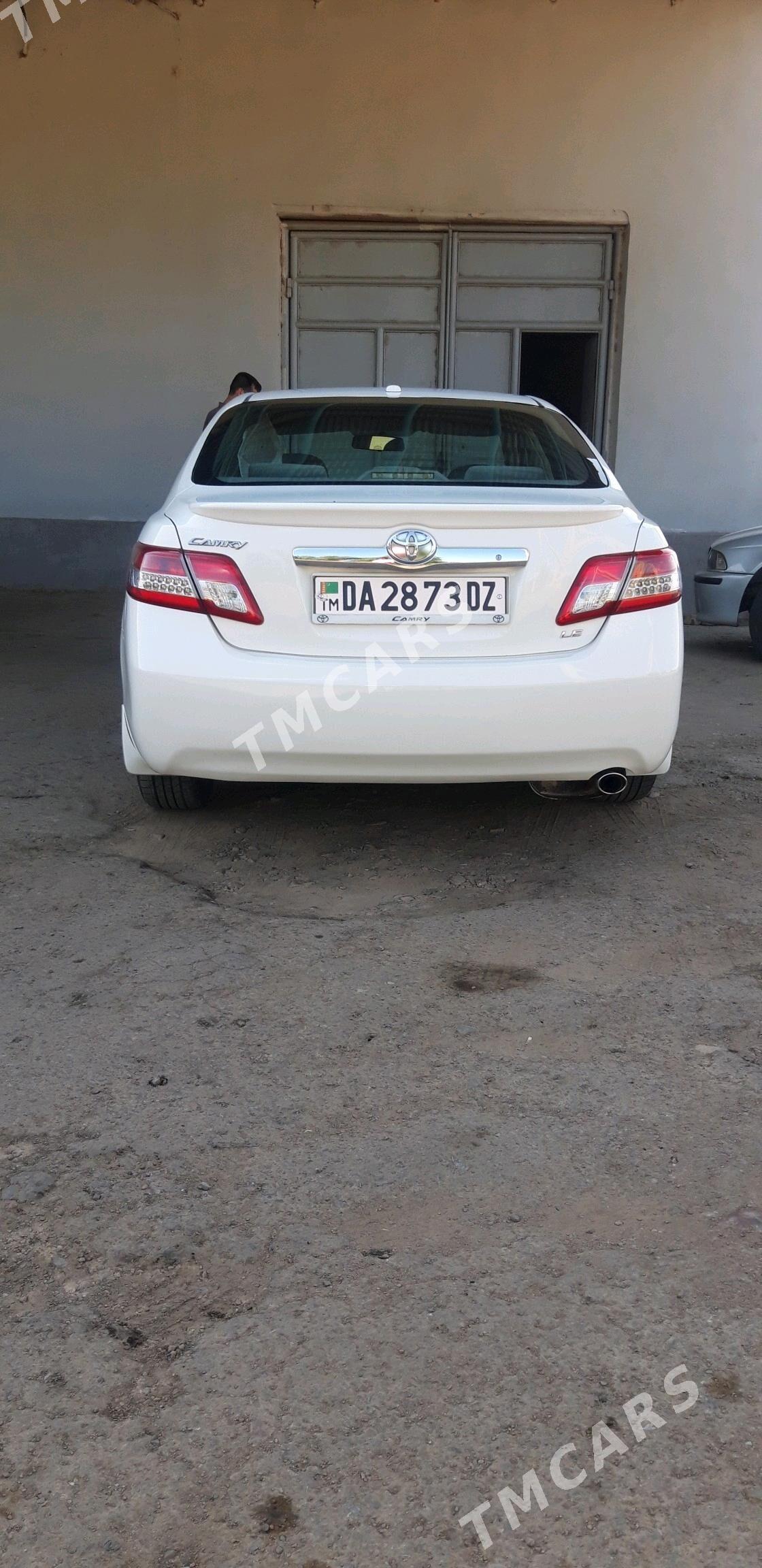 Toyota Camry 2010 - 171 000 TMT - Дашогуз - img 8