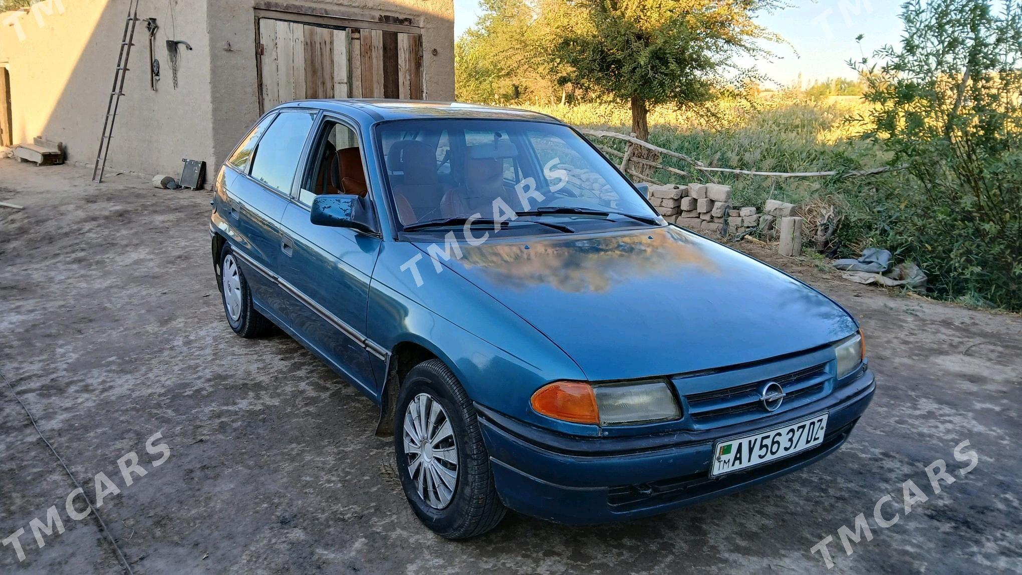 Opel Astra 1993 - 28 000 TMT - Гурбансолтан Едже - img 4