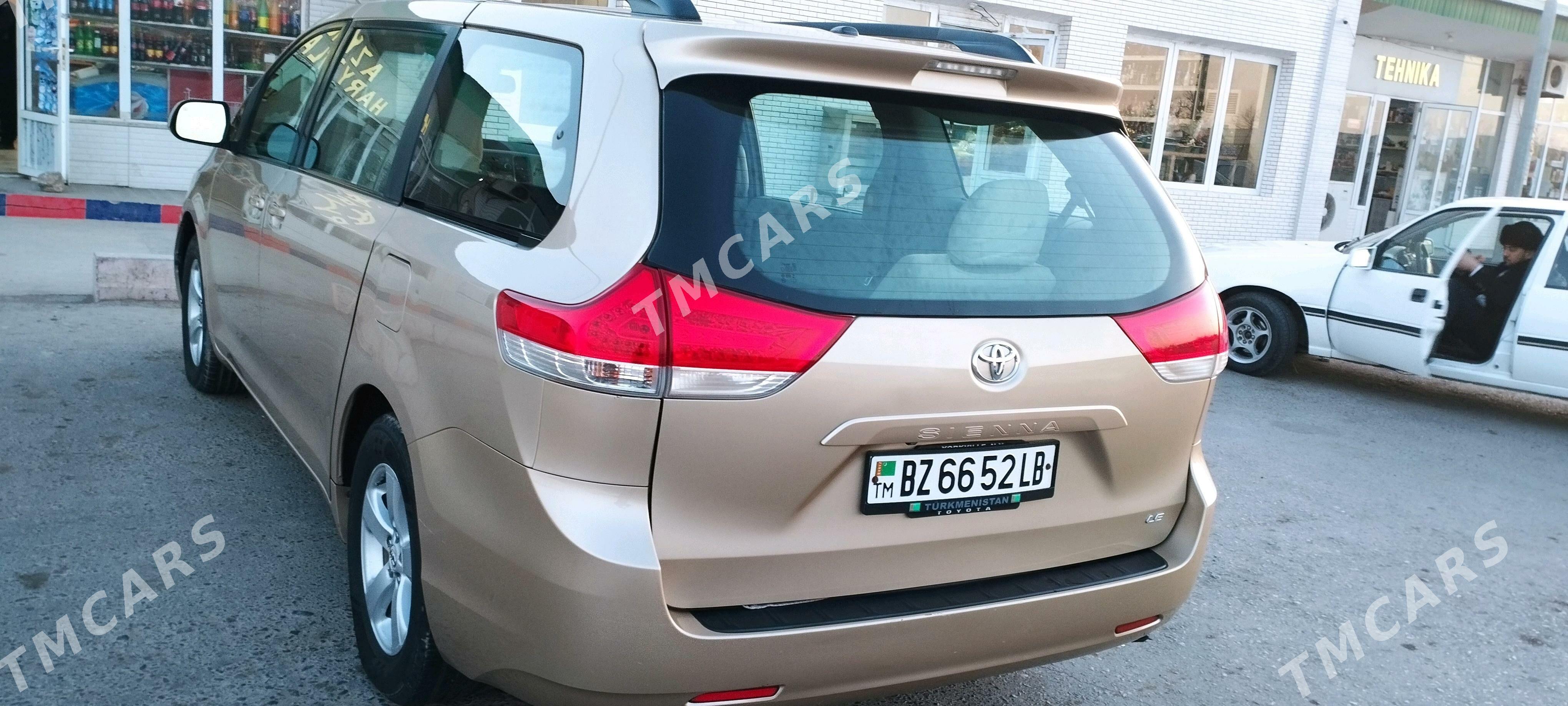 Toyota Sienna 2011 - 280 000 TMT - Чарджоу - img 5